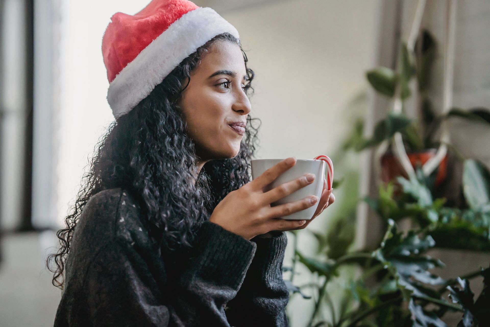 Lonely on Christmas? not a problem. (Image via Pexels/Julia Larson)